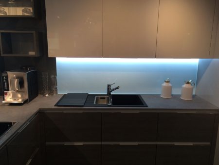 Crédence en verre avec LED - Vitrerie DAVID Sàrl - Yverdon-les-Bains