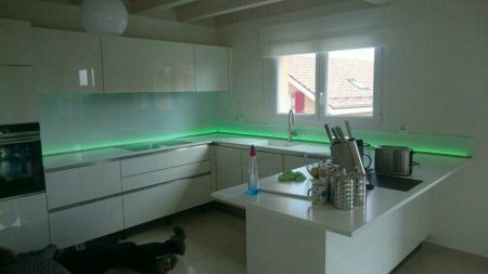 Crédence en verre avec LED - Vitrerie DAVID Sàrl - Yverdon-les-Bains