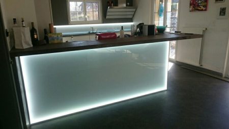 Crédence en verre avec LED - Vitrerie DAVID Sàrl - Yverdon-les-Bains