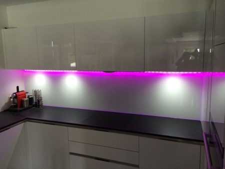 Crédence en verre avec LED - Vitrerie DAVID Sàrl - Yverdon-les-Bains