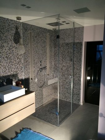 Paroi de douche fixe et pivotante - Vitrerie DAVID Sàrl - Yverdon-les-Bains