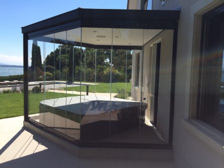 Fermeture d'un jacuzzi extérieur - Vitrerie DAVID Sàrl - Yverdon-les-Bains