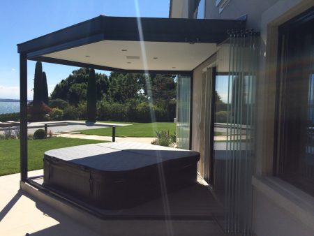 Fermeture d'un jacuzzi extérieur - Vitrerie DAVID Sàrl - Yverdon-les-Bains
