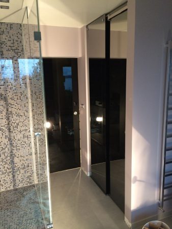 Porte coulissante en miroir - Vitrerie DAVID Sàrl - Yverdon-les-Bains